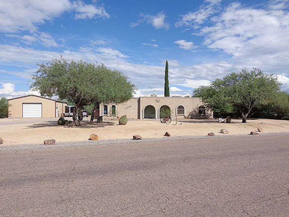 Front view of house 