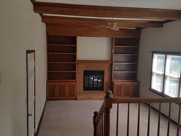 5th image of 45 Wayland Dr