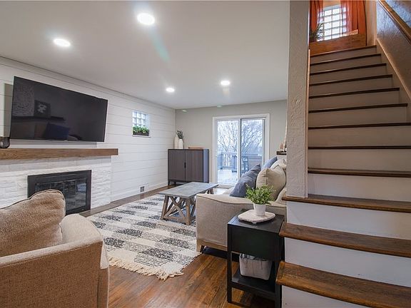 3rd image of 1255 Gallupe Dr