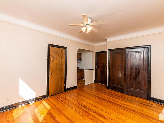 2nd image of 948 W Cuyler Ave #948/108