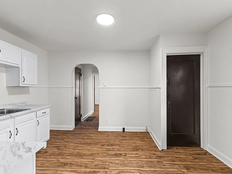950 N Chester Ave — Photo 14