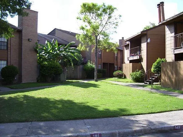 9090 S Braeswood Blvd — Photo 8