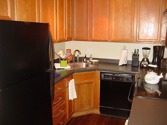 4th image of 685 Grove Dr APT 104