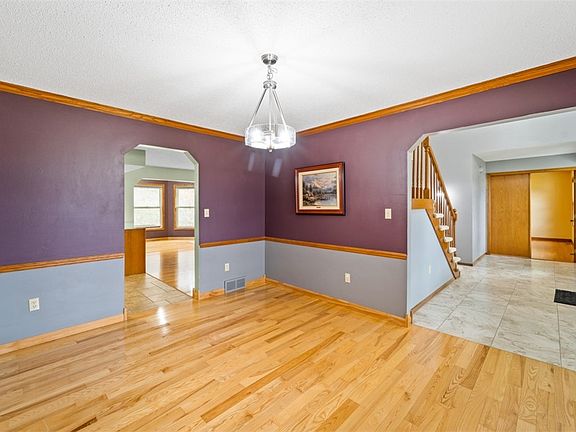 2nd image of 27280 Wildwood Dr