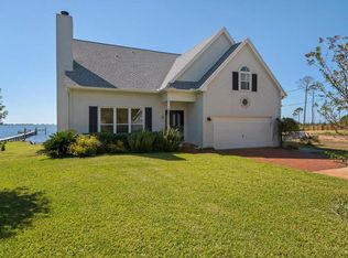 7505 N Shores Dr, Navarre, FL 32566