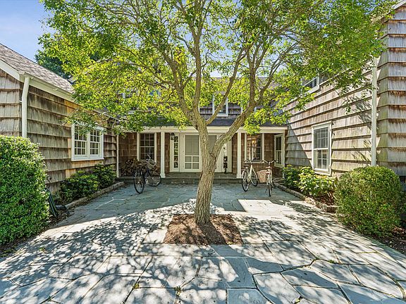 2nd image of 20 Quogue St