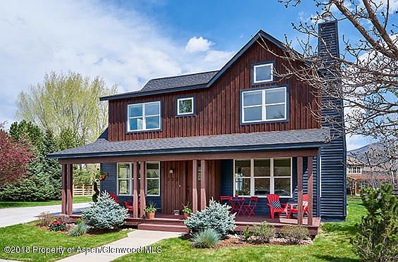 Such a great front porch!