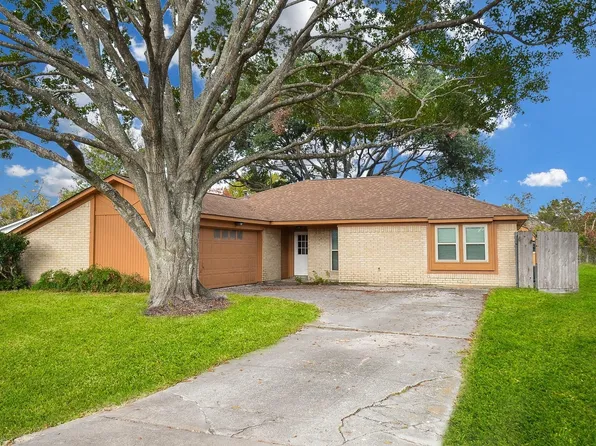 14618 Laura Cir, Cypress, TX 77429