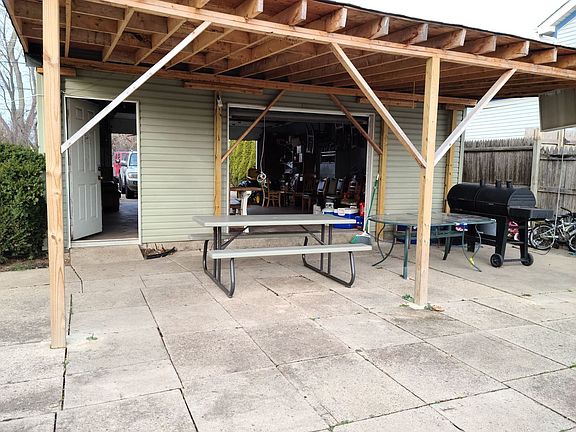 4th image of 2300 Hillcrest Ave
