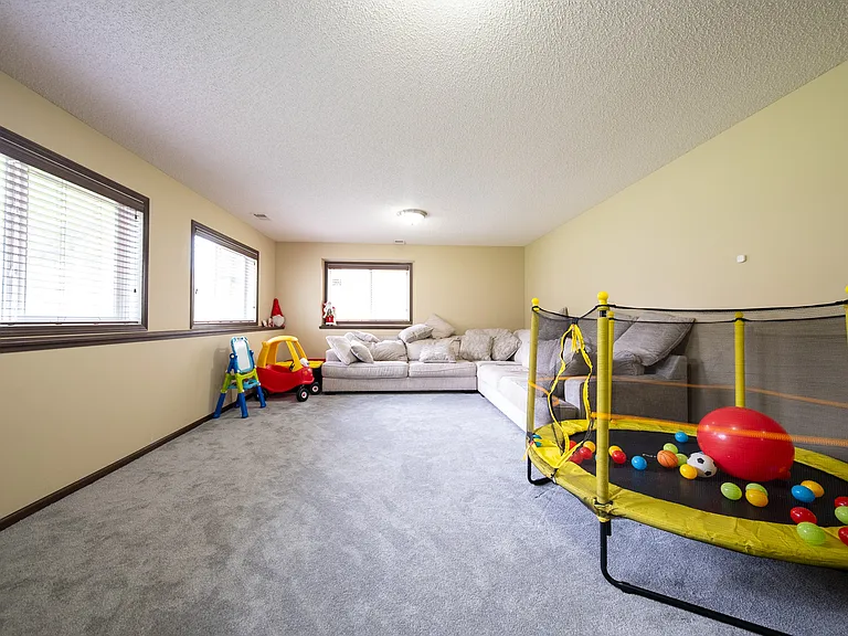 1635 Breton St — Photo 18