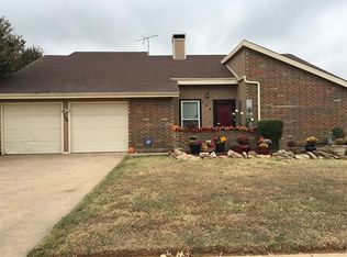 106 Springridge Ln, Euless, TX 76039