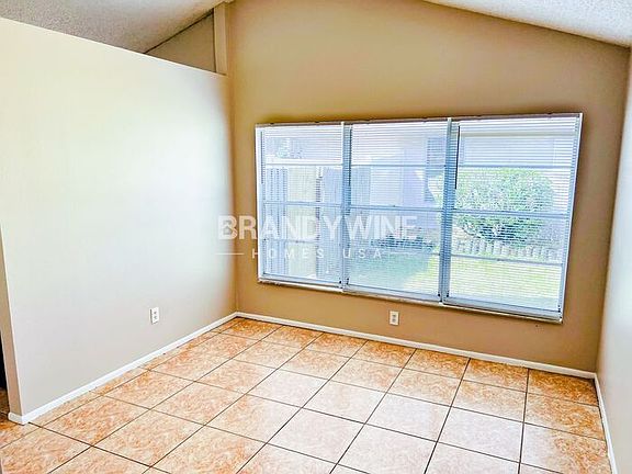 5th image of 7644 Dundas Dr