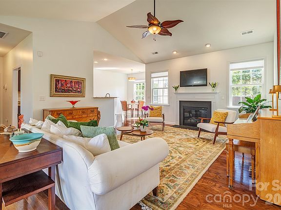 4th image of 7 Breyerton Ct