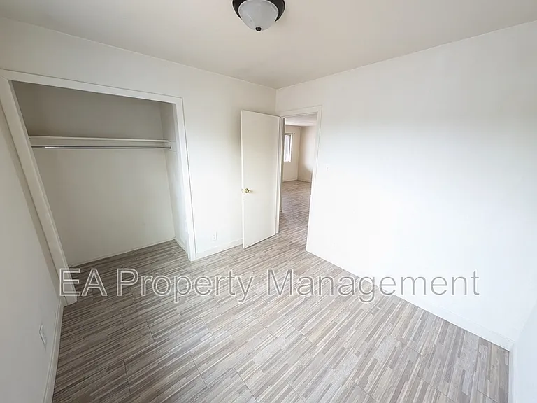 1010 Palomas Dr SE #H — Photo 7