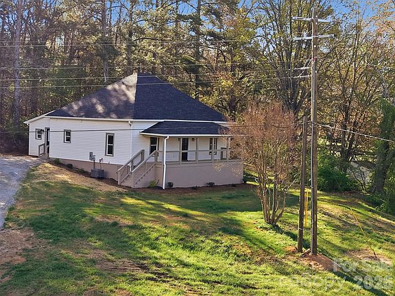3rd image of 600 Linneys Mountain Rd