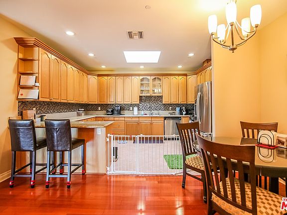 4th image of 971 S Saint Andrews Pl APT 303