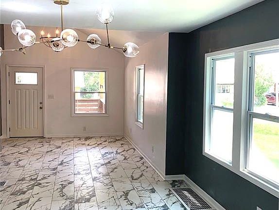 3rd image of 3018 Lister Ave