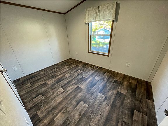 4th image of 133 Center St