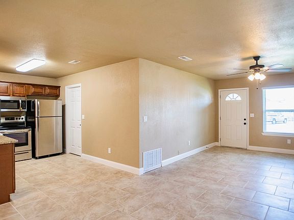 3rd image of 717 W Beck Dr