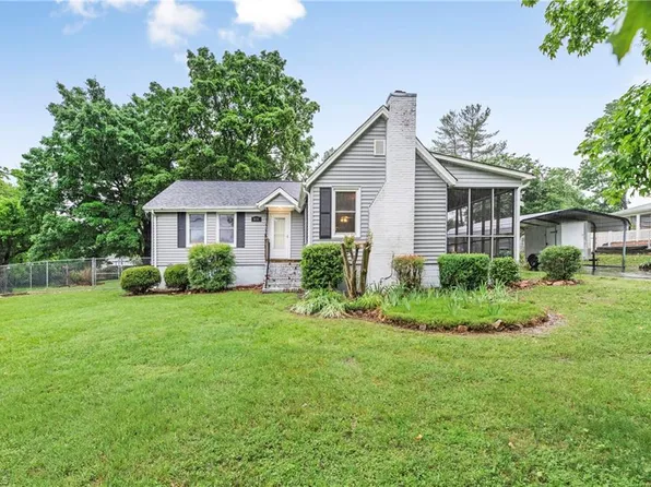 808 Georgia Ave, Thomasville, NC 27360