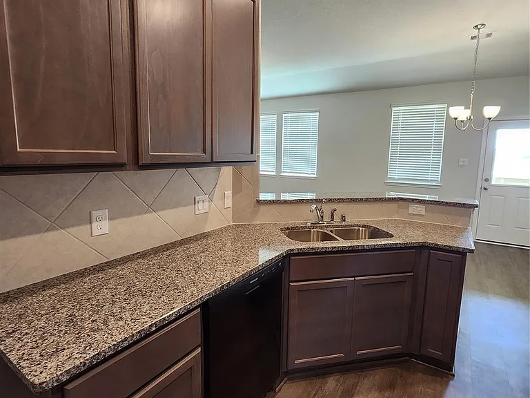 11318 Cora Ln — Photo 8