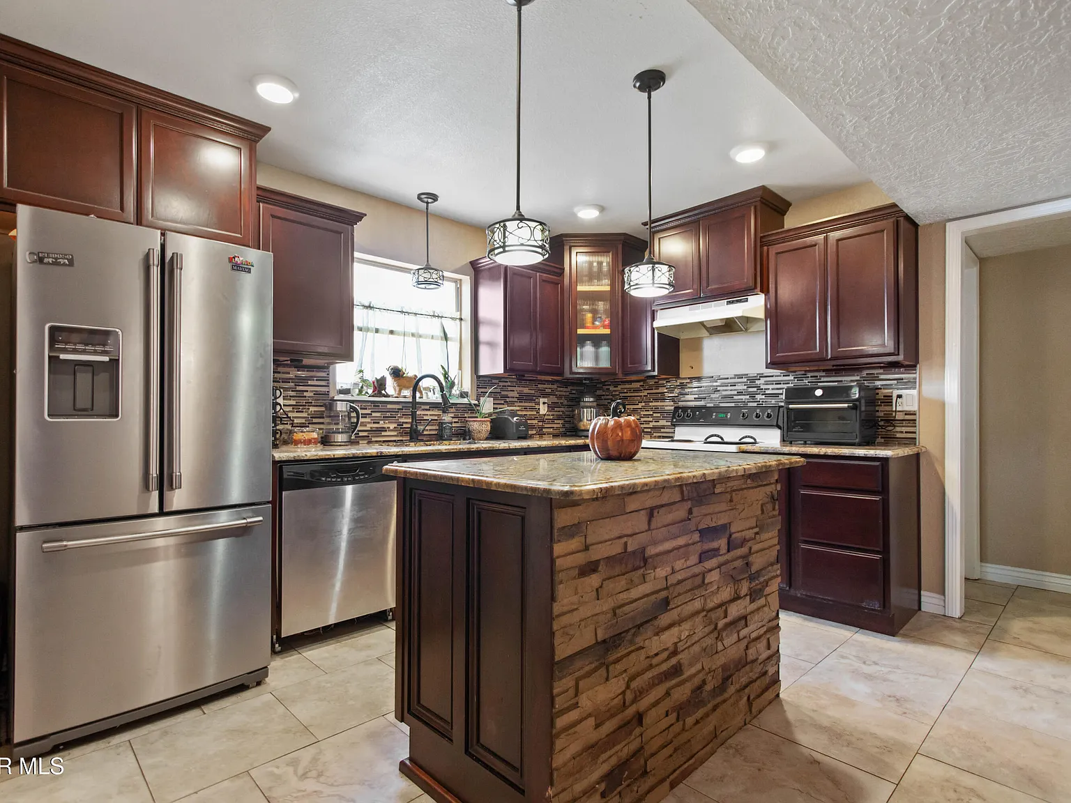 7 bed, 6.5 bath, 5688 sqft, $5,500 — Photo 4