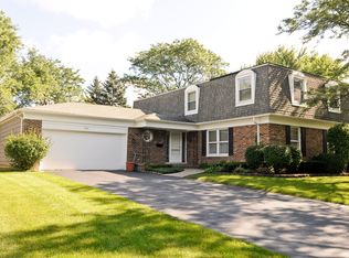 1000 W Partridge Dr, Palatine, IL 60067