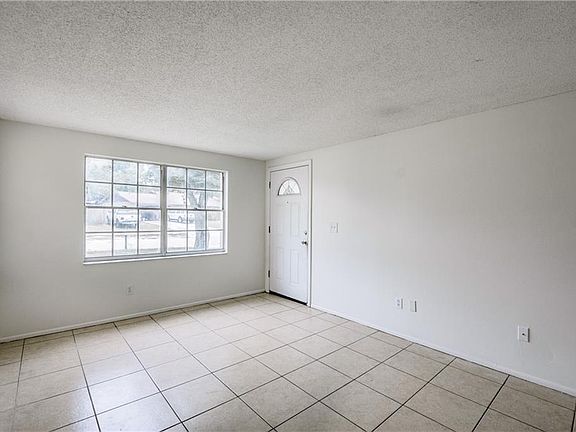 3rd image of 718 Valley Hill Dr