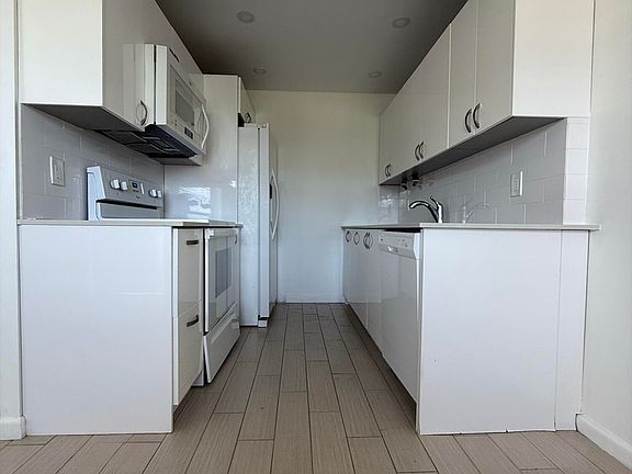 5th image of 4085 Cornwall E