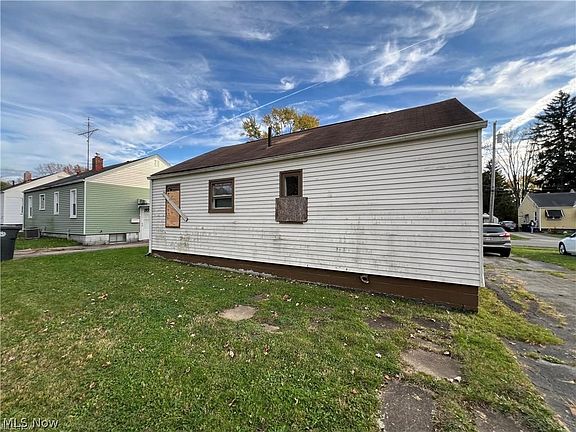 3rd image of 2773 Burton St SE