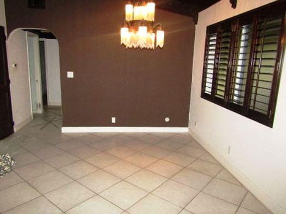 3rd image of 2648 NE 27th Ter