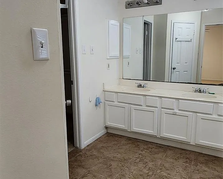 16807 Sussex Dr — Photo 25