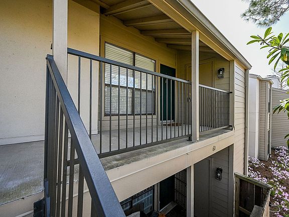 3rd image of 1100 Augusta Dr APT 60