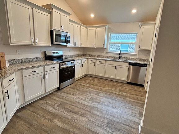 3rd image of 632 Mayflower Dr