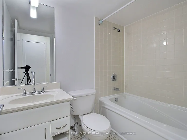 36 Lee Centre Dr #2009 — Photo 14