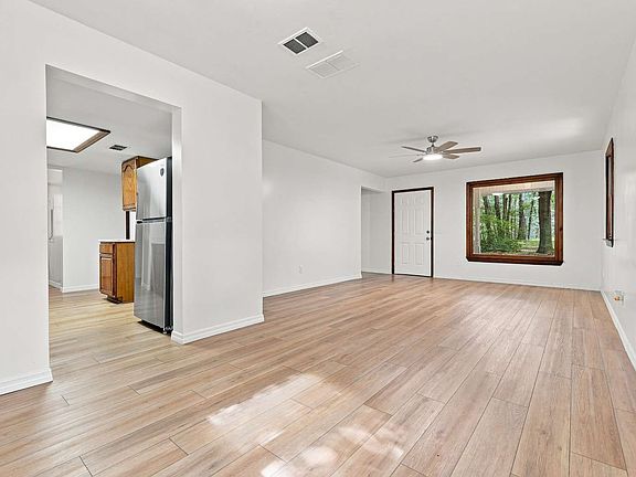 4th image of 11580 204th St