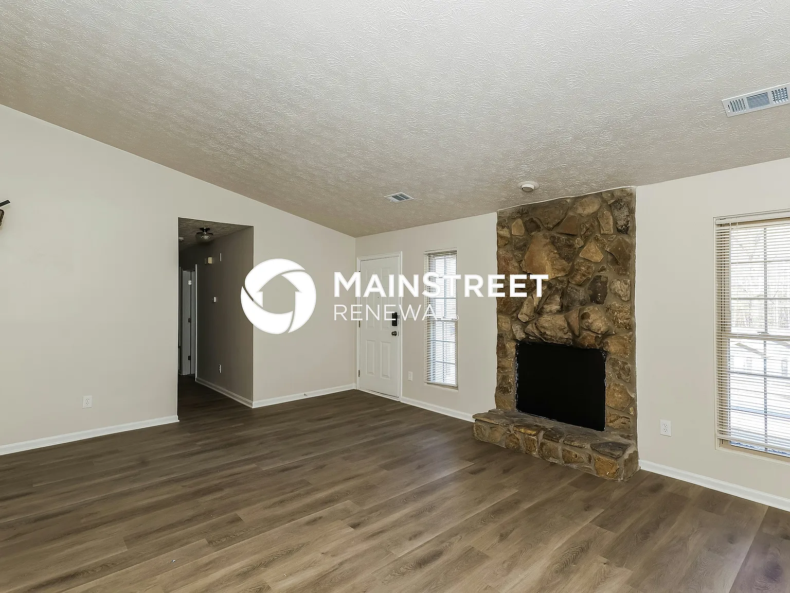 1070 Salisbury Trl — Photo 3