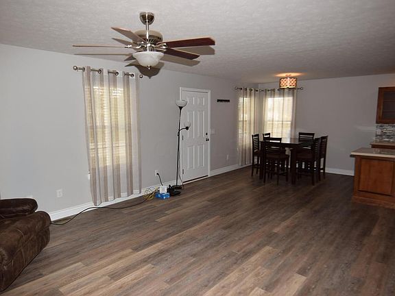 4th image of 170 Grove St