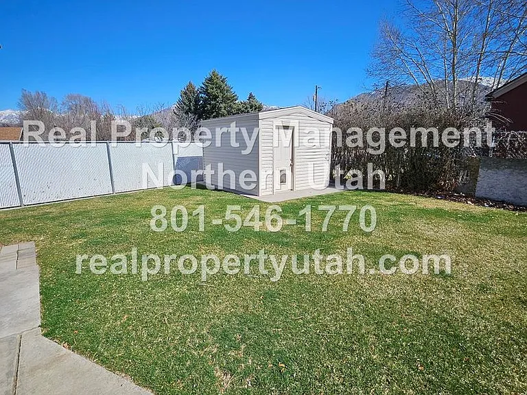 720 Belnap Cir — Photo 3
