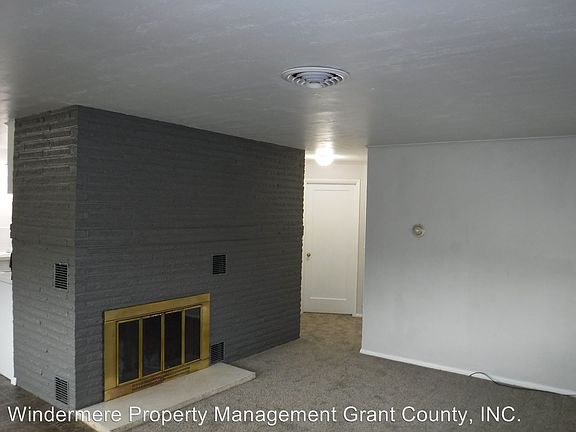 2nd image of 1024 W Lakeside Dr