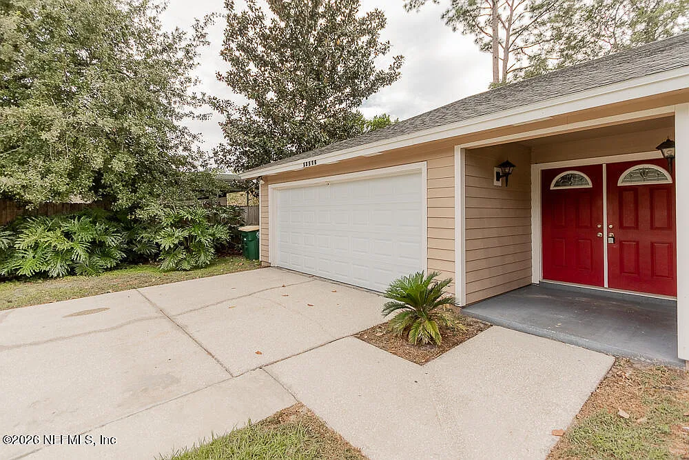 3 bed, 2.0 bath, 1828 sqft, $2,150 — Photo 2