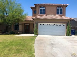 520 New Zealand Dr, Bakersfield, CA 93307