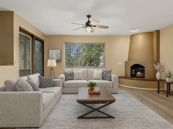 3 Periwinkle Pl, Santa Fe, NM 87508
