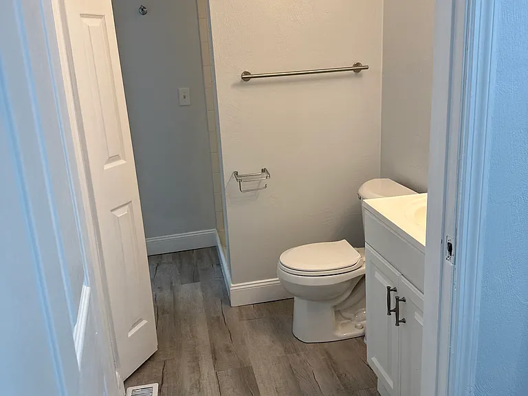 1612 Montgomery Ave — Photo 3