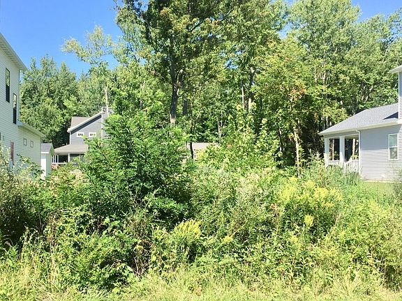 2nd image of 133 Maple St