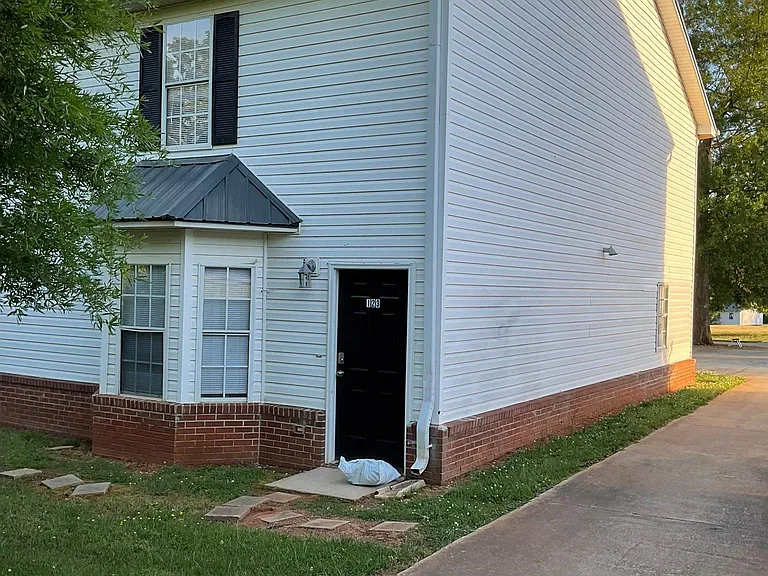 123 Westchester Cir — Photo 1