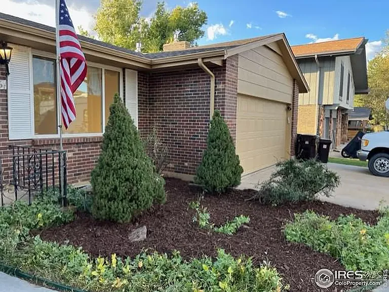 335 Seminole Dr — Photo 2