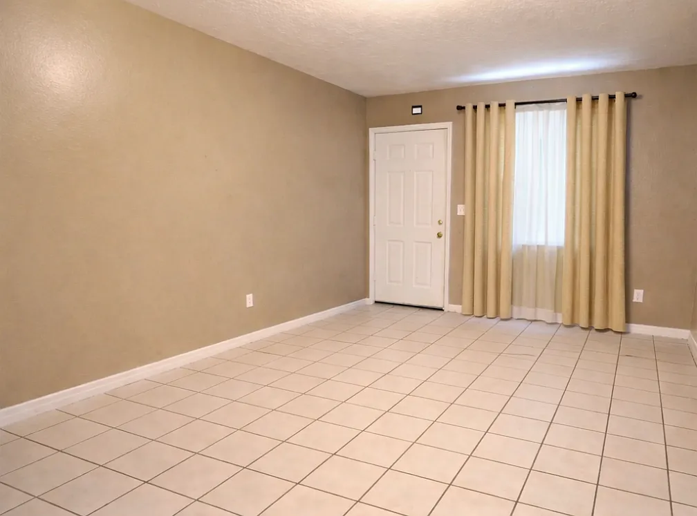 3 bed, 1200 sqft, $1,900 — Photo 3
