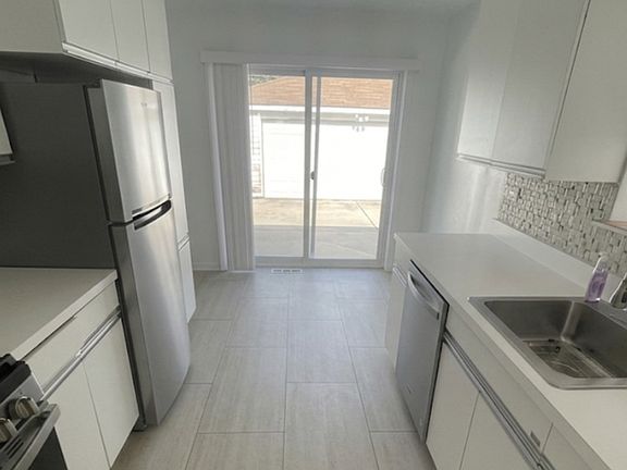 3rd image of 9521 Kildare Ave
