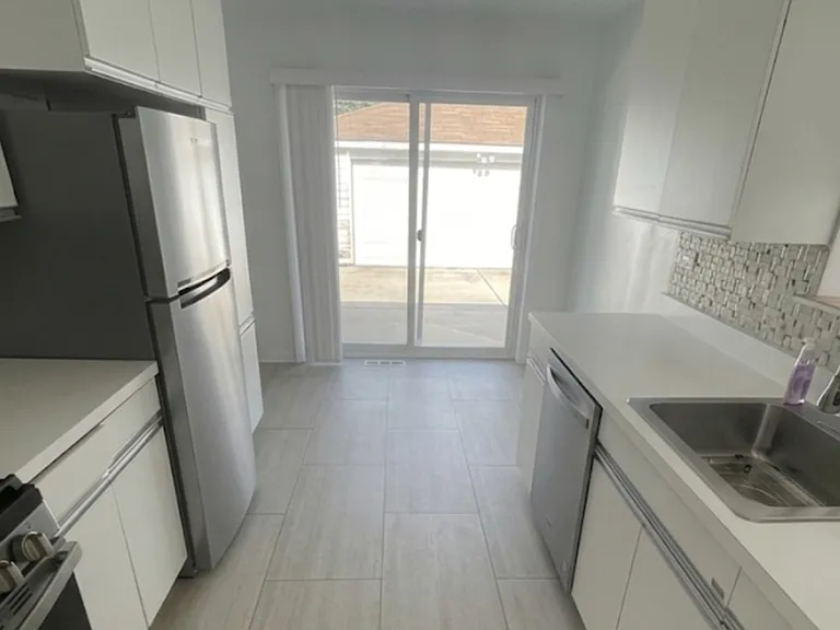 9521 Kildare Ave — Photo 3